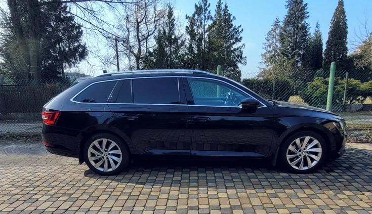 Skoda Superb cena 61900 przebieg: 197000, rok produkcji 2015 z Kraśnik małe 137